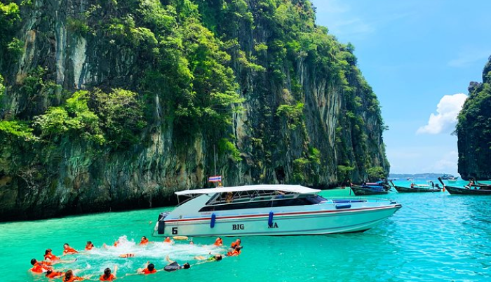 Full-Day-Trip-from-Phuket-to-Phi-Phi-Island-by-Big-Boat-with-Lunch